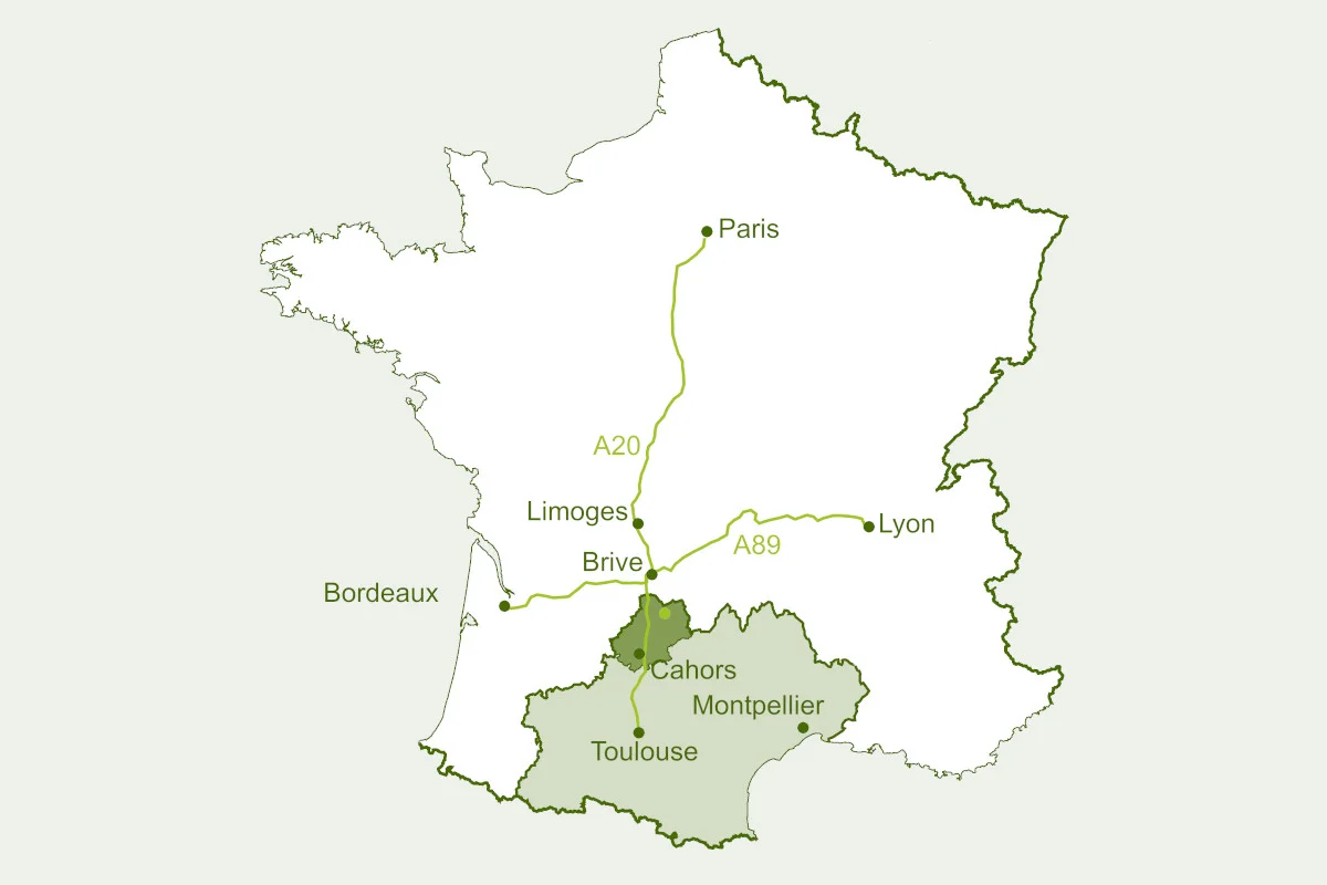 Carte de France situant le département du Lot, par rapport aux grands axes de circulation Paris-Toulouse et Bordeaux-Lyon