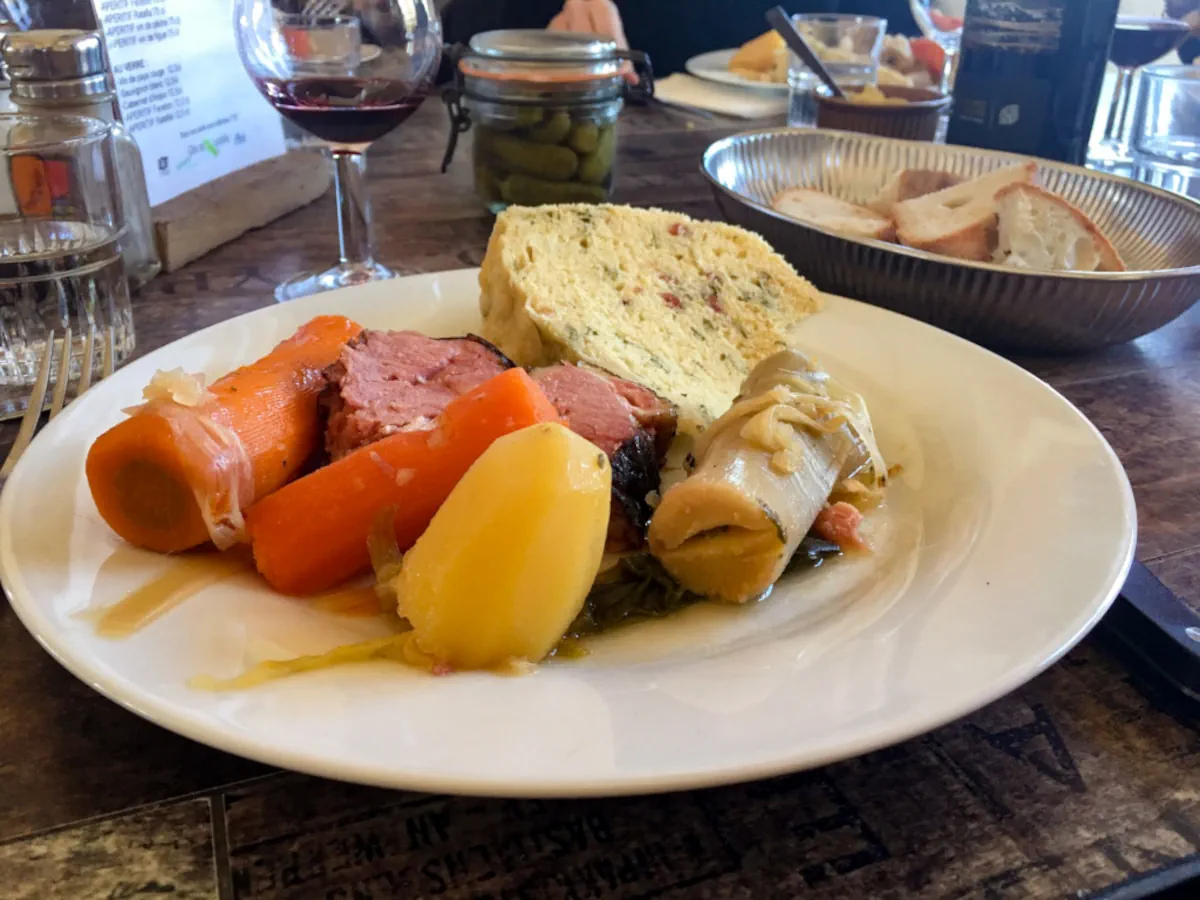Assiette de mique quercynoise traditionnelle