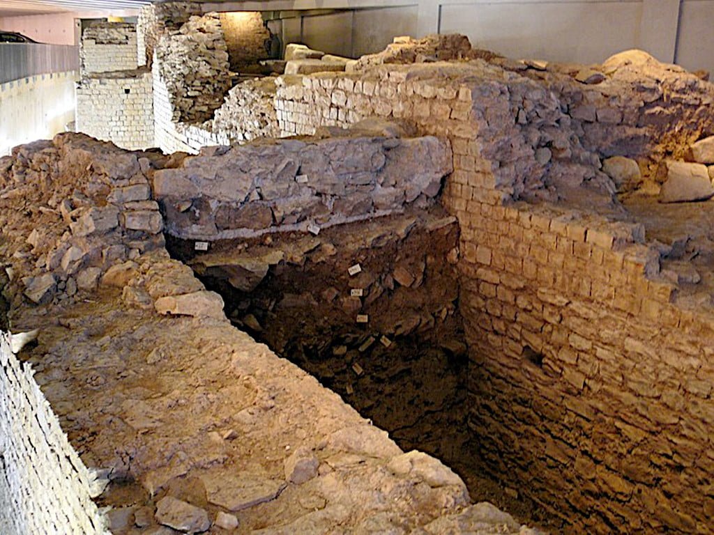 Vestige de l'amphithéâtre romain de Cahors