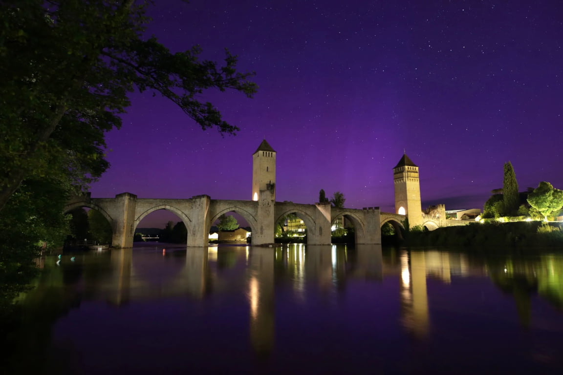 Pont Valentré et aurore boréale (mai 2024)