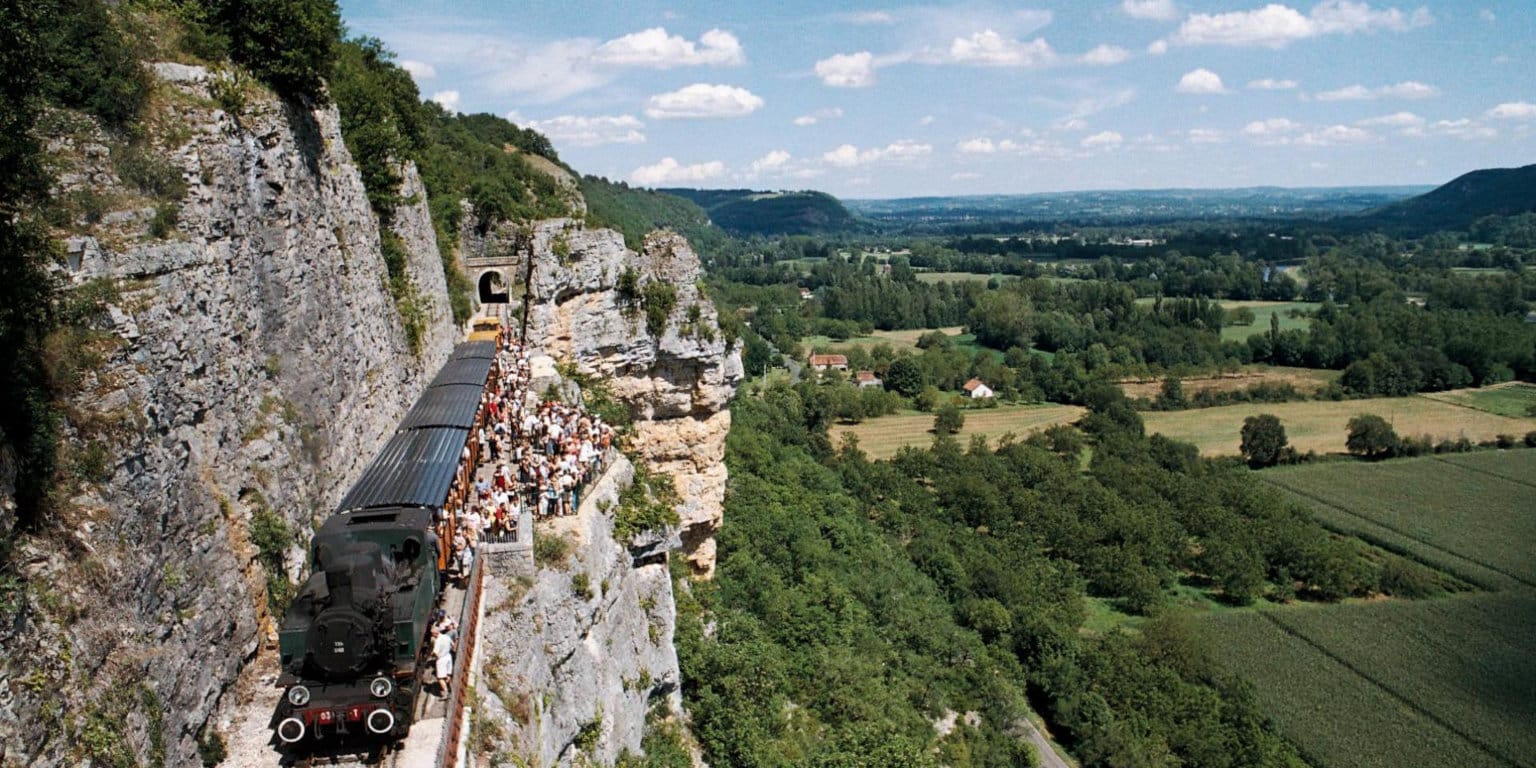 Vue sur la vallée de la Dordogne depuis le train à vapeur de Martel