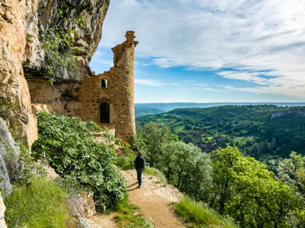 Lire la suite à propos de l’article Les vestiges des « châteaux des Anglais » du Lot