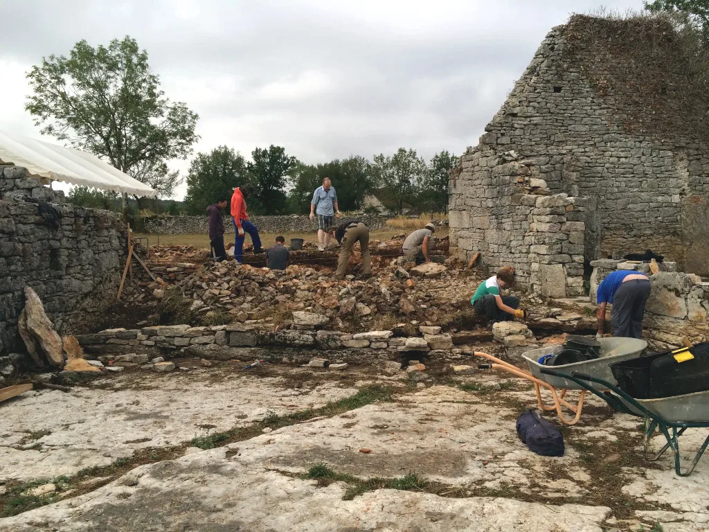 Chantier de restauration au hameau de Barrieres