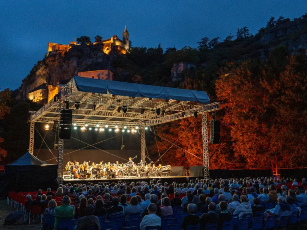 Lire la suite à propos de l’article Festival de Rocamadour 2026, le guide complet pour préparer votre séjour