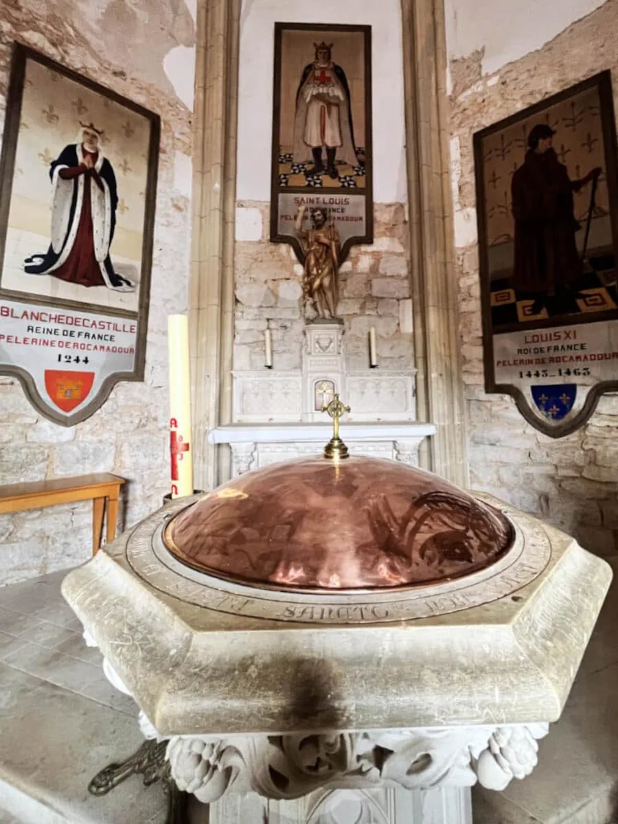 Portraits de quelques grands pèlerins de l’histoire de France dans la chapelle Saint Jean-Baptiste dans le Sanctuaire de Rocamadour