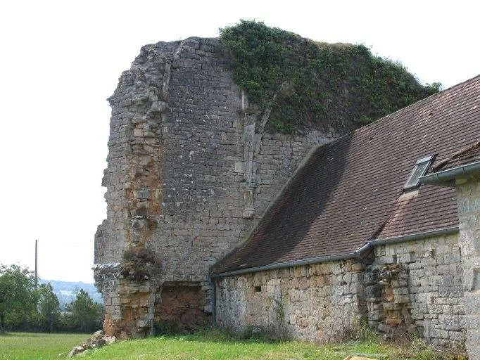 Les vestiges prieuré des Fieux