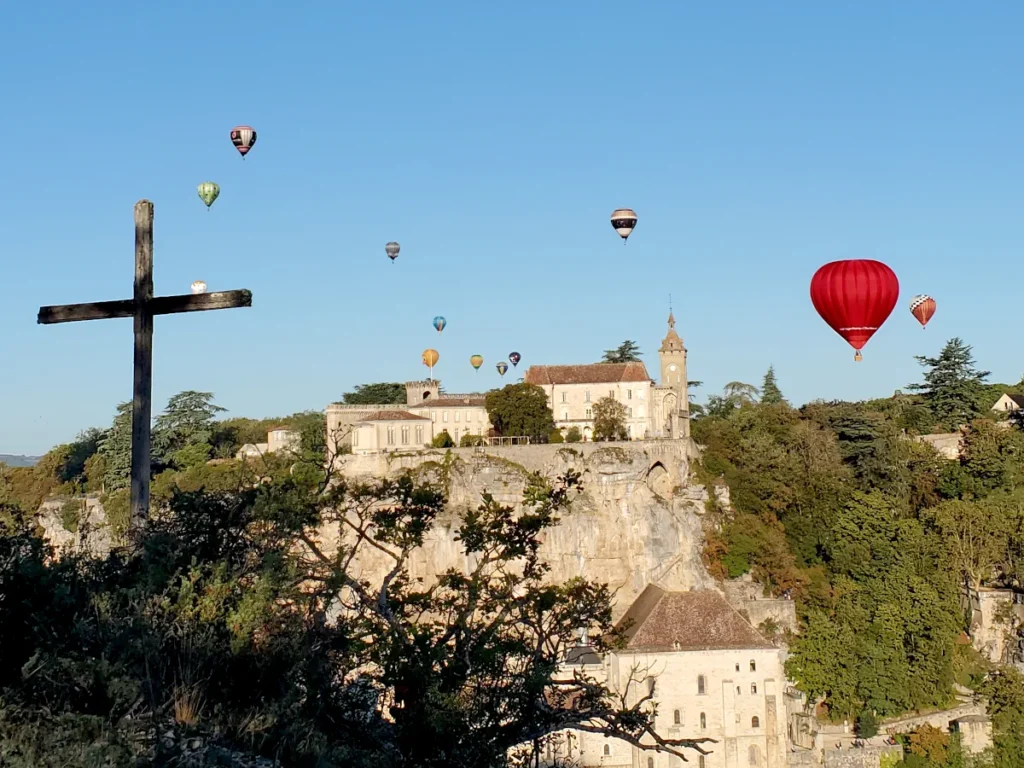 Lire la suite à propos de l’article Guide des évènements 2026 à Rocamadour (dates, conseils)