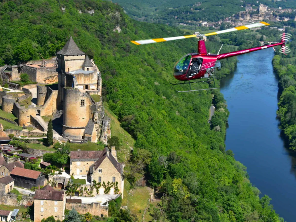 Baptême d'hélicoptère au dessus de la vallée de la Dordogne