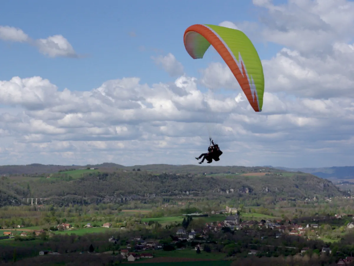 Vol en parapente biplace dans le Lot