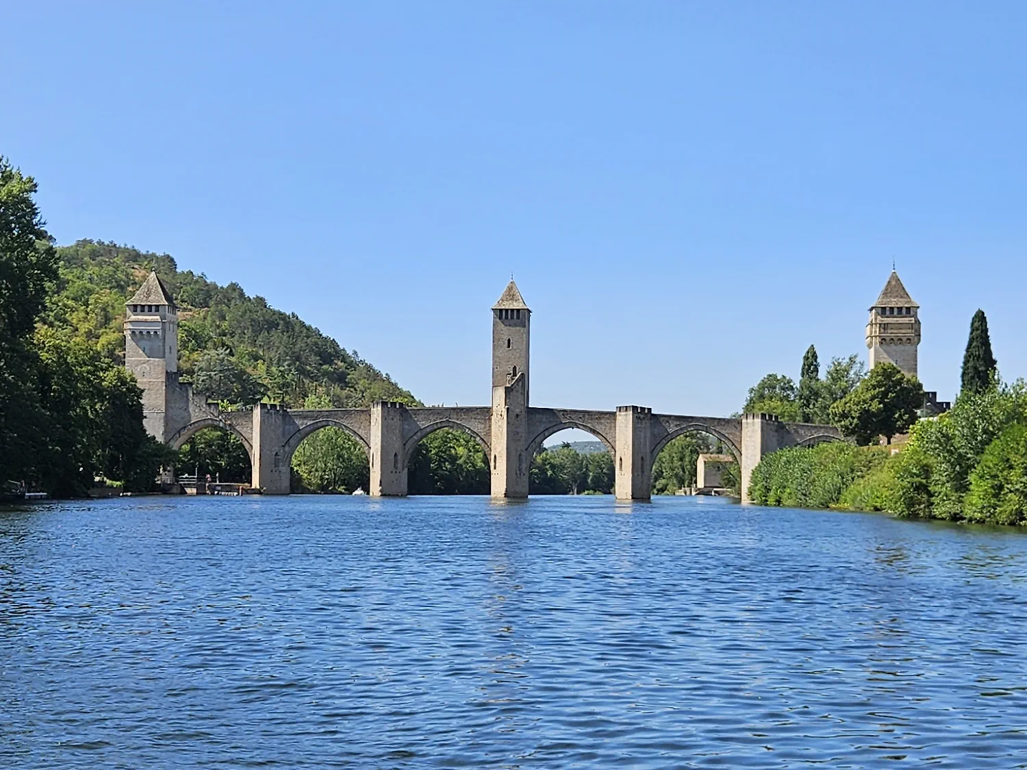 Pont Valentré à Cahors : l&rsquo;histoire du pont que le Diable voulait inachevé